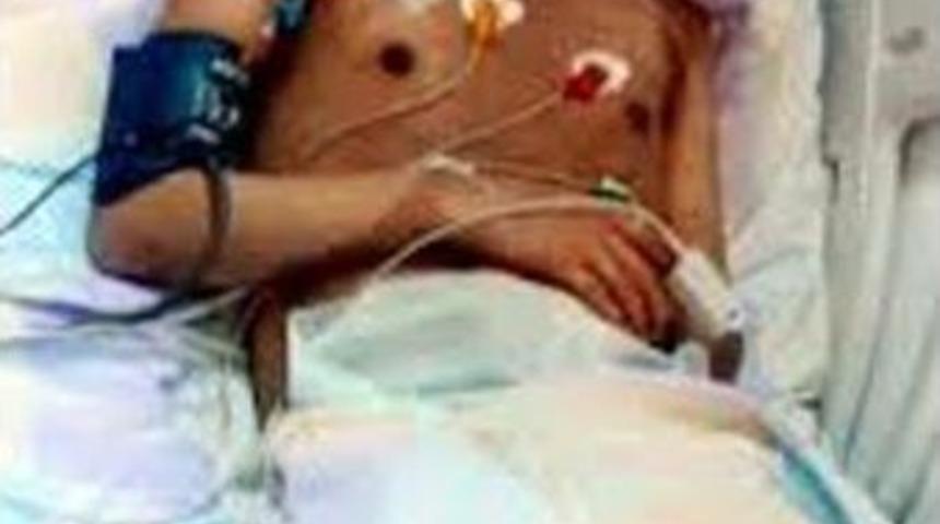 Sokak Afişleriyle Oğluna Hayat Arıyor