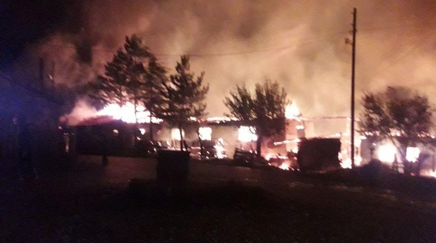 &Ccedil;avdarhisar&rsquo;daki Yangında 3 Ev K&uuml;l Oldu