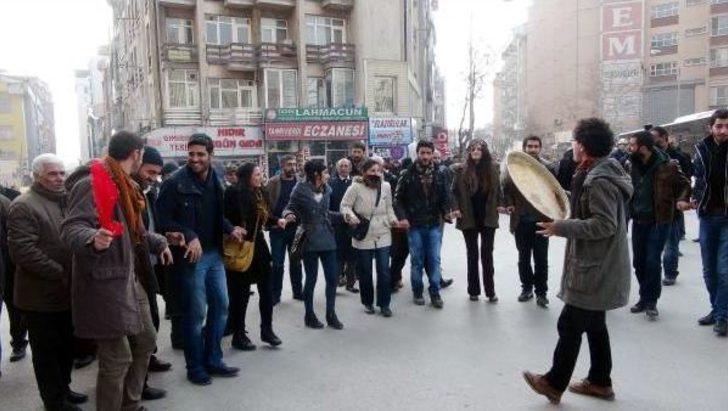 Elazığ'da Bdp'liler Kobani’Yi Kutladı