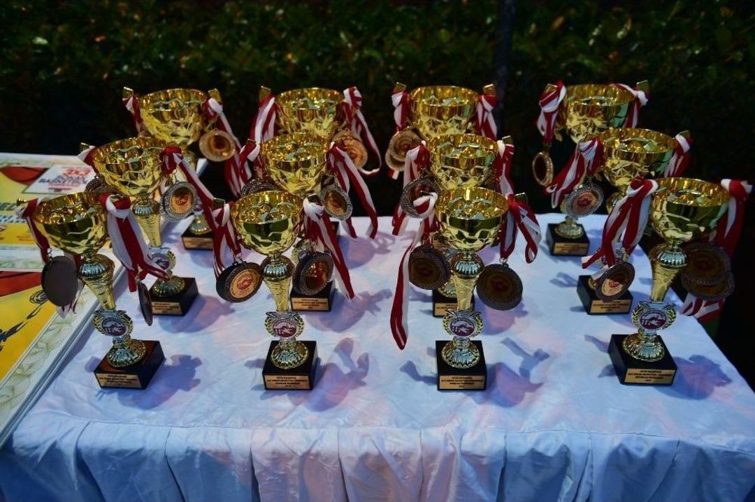 3x3 Sokak Basketbolu Turnuvasında Şampiyon &Ccedil;amaşırcılar Oldu