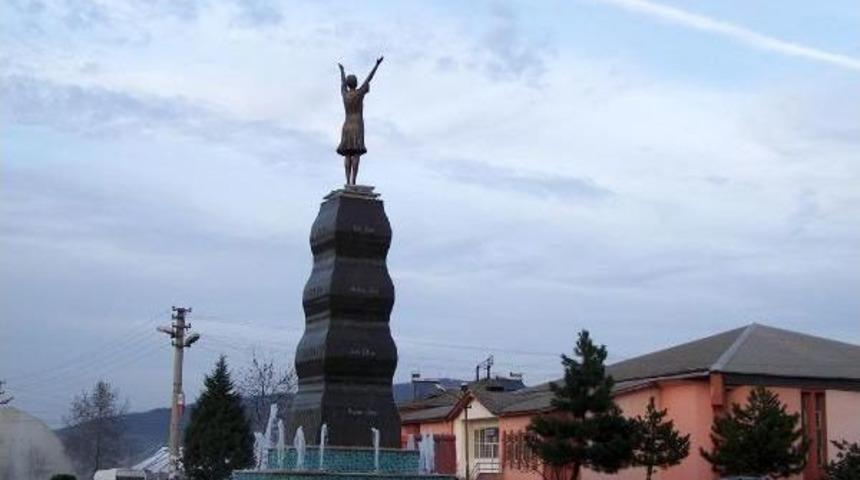 K&ouml;pr&uuml; Faciasında &Ouml;len 15 Kişi Anısına Anıt