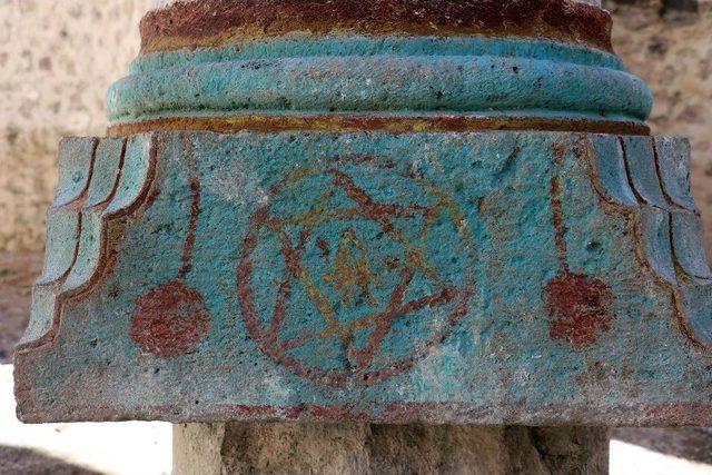 G&uuml;m&uuml;şhane&rsquo;deki Ermeni Kilisesinde İlgin&ccedil; Motifler 1