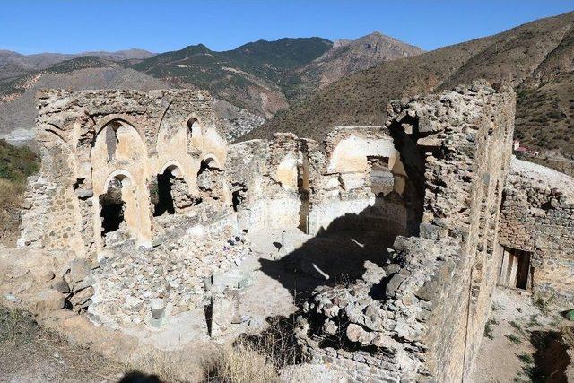 G&uuml;m&uuml;şhane&rsquo;deki Ermeni Kilisesinde İlgin&ccedil; Motifler 2