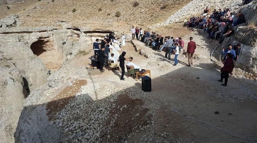 Usta Kuaf&ouml;rlerden Metrelerce Y&uuml;ksekte Tıraş Şovu