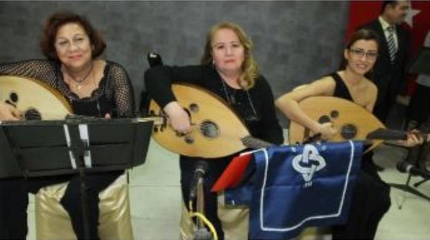 Burhaniye&rsquo; De Koronun Kadın Sazcıları