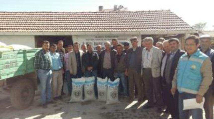 Aslanapa&rsquo;da 51 &Ccedil;ift&ccedil;iye Macar Fiği Tohumu Dağıtıldı