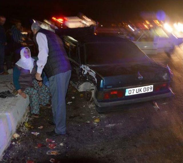 2 Otomobil &Ccedil;arpıştı: 1 &Ouml;l&uuml;, 7 Yaralı 1