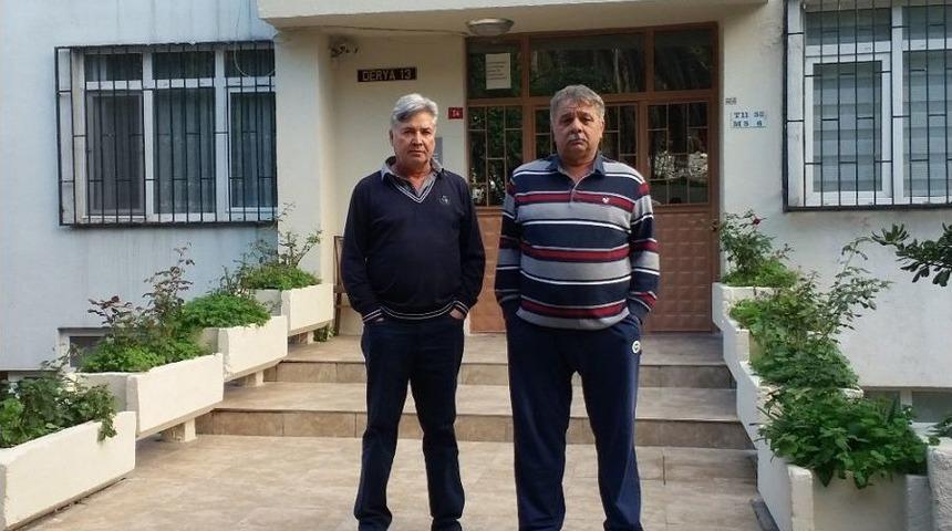 (&ouml;zel) Hırsızın Ev Sahibine Bı&ccedil;ak &Ccedil;ektiği Anlar Kamerada