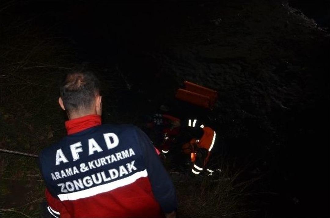 Alkoll&uuml; Şahıs D&uuml;şt&uuml;ğ&uuml; Dereden G&uuml;&ccedil;l&uuml;kle Kurtarıldı