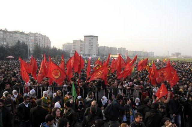 Diyarbakır'da Kobani Kutlamasına 20 Bin Kişi Katıldı