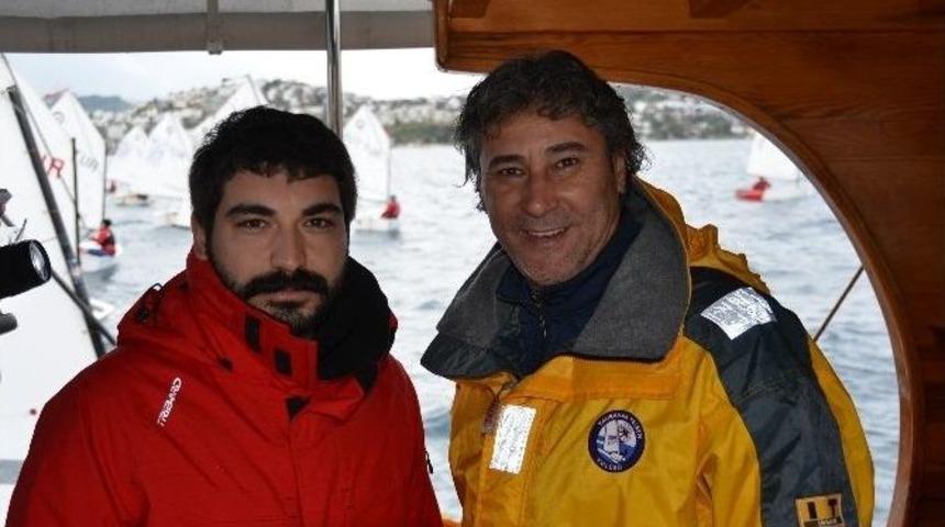 Yelkenler Denizi Renklendirdi