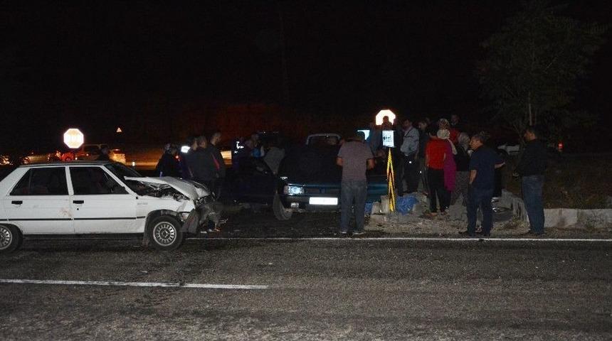 Antalya&rsquo;da Trafik Kazası: 1 &Ouml;l&uuml;, 7 Yaralı