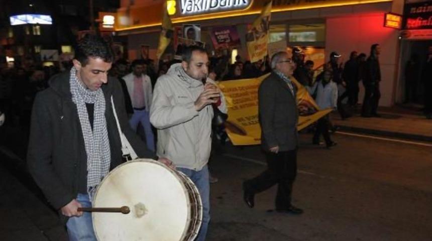 İzmit'te Davullu Zurnalı Kobane Kutlaması