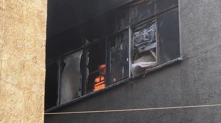 (&ouml;zel Haber) Beyoğlu&rsquo;nda Yangın Paniği