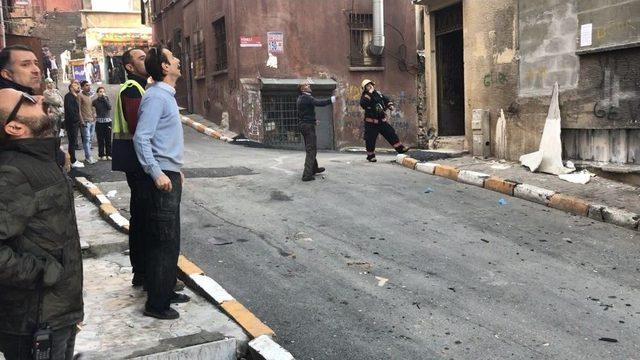(&ouml;zel Haber) Beyoğlu&rsquo;nda Yangın Paniği 1