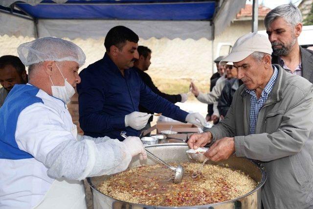 Başkan Bakıcı Tekke Mahalle’de Vatandaşların Aşure İkramına Katıldı