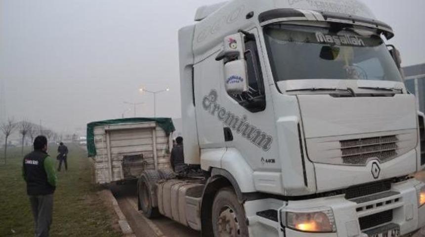 Su Y&uuml;kl&uuml; Tır'ın Dorsesi Seyir Halindeyken Koptu