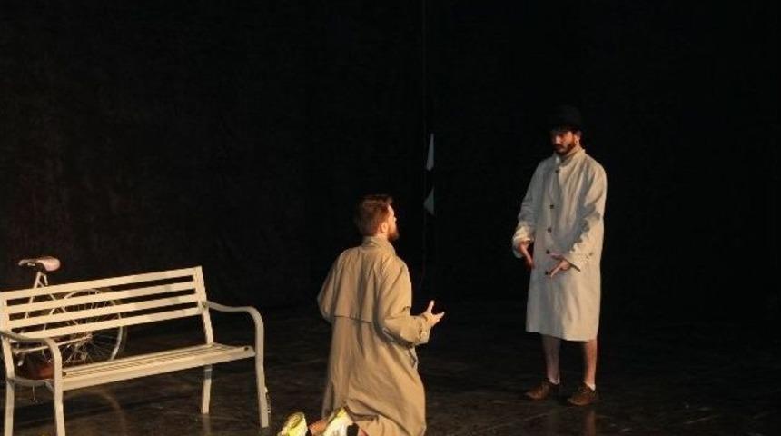 Kuşadası&rsquo;nda Tiyatro G&ouml;sterisi