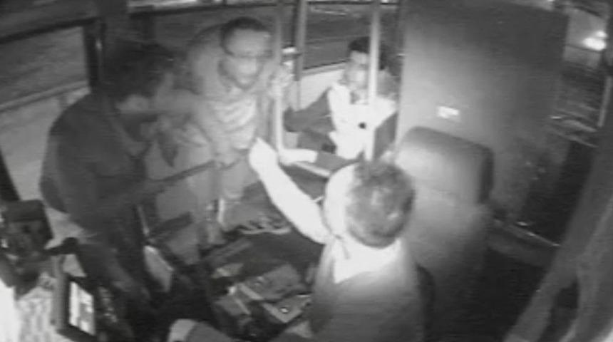 Belediye Otob&uuml;s Şof&ouml;r&uuml;ne B&ouml;yle Saldırdılar