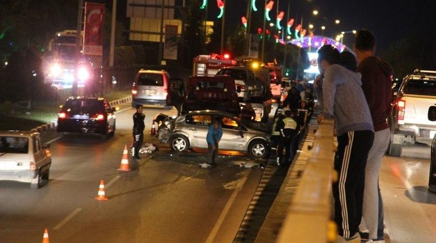 K&ouml;peğe &Ccedil;arpmamak İ&ccedil;in Kaza Yaptı: 3 Yaralı