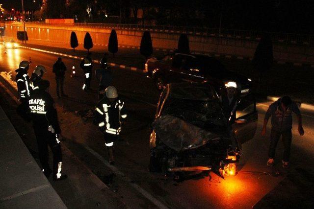 K&ouml;peğe &Ccedil;arpmamak İ&ccedil;in Kaza Yaptı: 3 Yaralı 2