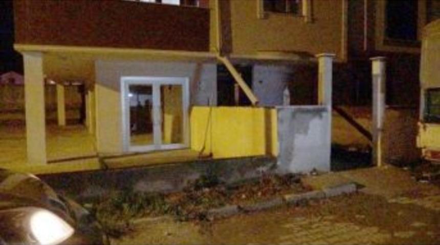 A&ccedil;ığa Alınan Polis, Yıkılan Duvarın Altında Kalarak &Ouml;ld&uuml;