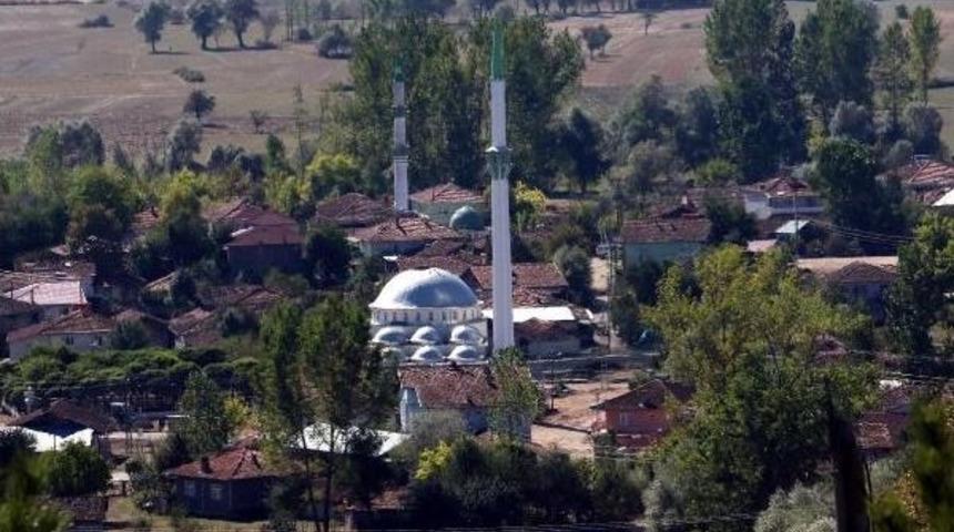 Yeni Cami Yapıldı, Eskisini Yıktırtmadılar