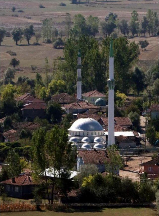 Yeni Cami Yapıldı, Eskisini Yıktırtmadılar