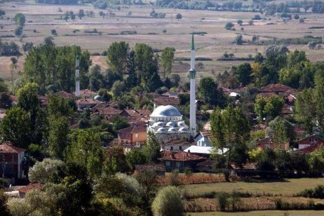 Yeni Cami Yapıldı, Eskisini Yıktırtmadılar