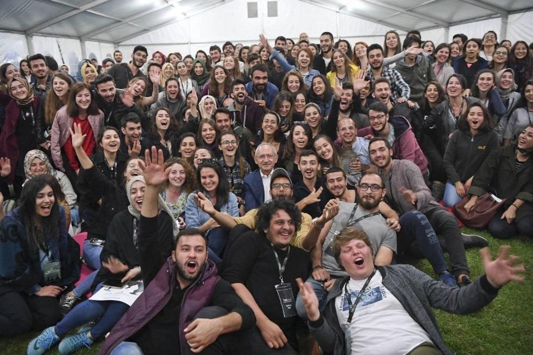 Chp Genel Başkanı Kemal Kılı&ccedil;daroğlu, Kapadokya&rsquo;da Tasarımcı Gen&ccedil;lerle Uluştu