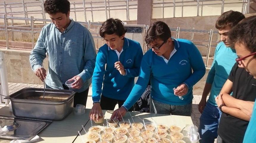 &Ouml;ğrencilere Aşure İkram Edildi