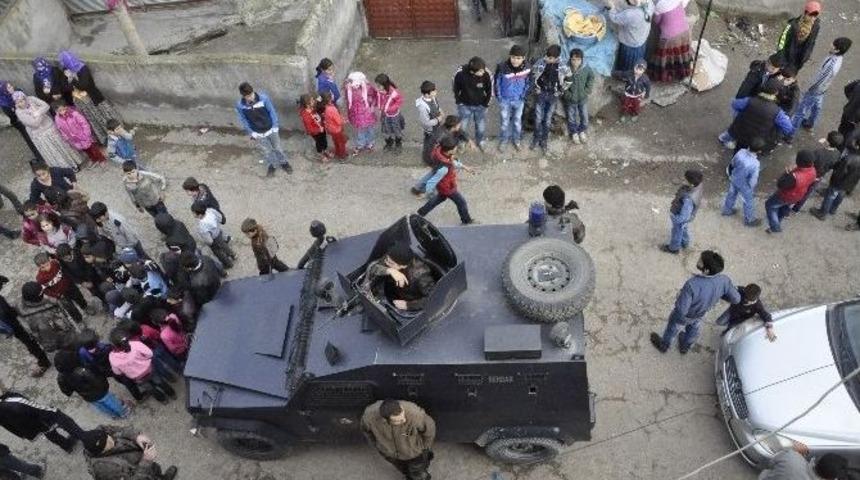 Batman&rsquo;daki Kobani Eylemlerinde 4 G&ouml;zaltı