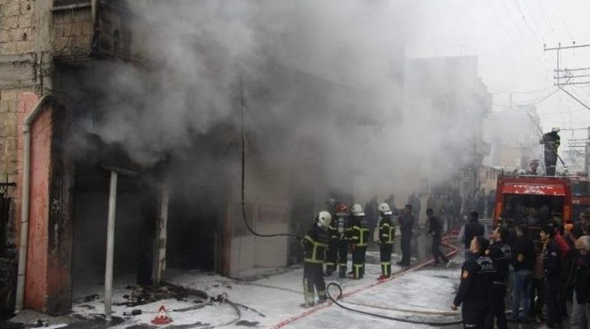 Ayakkabı At&ouml;lyesinde &Ccedil;ıkan Yangın Korkuttu