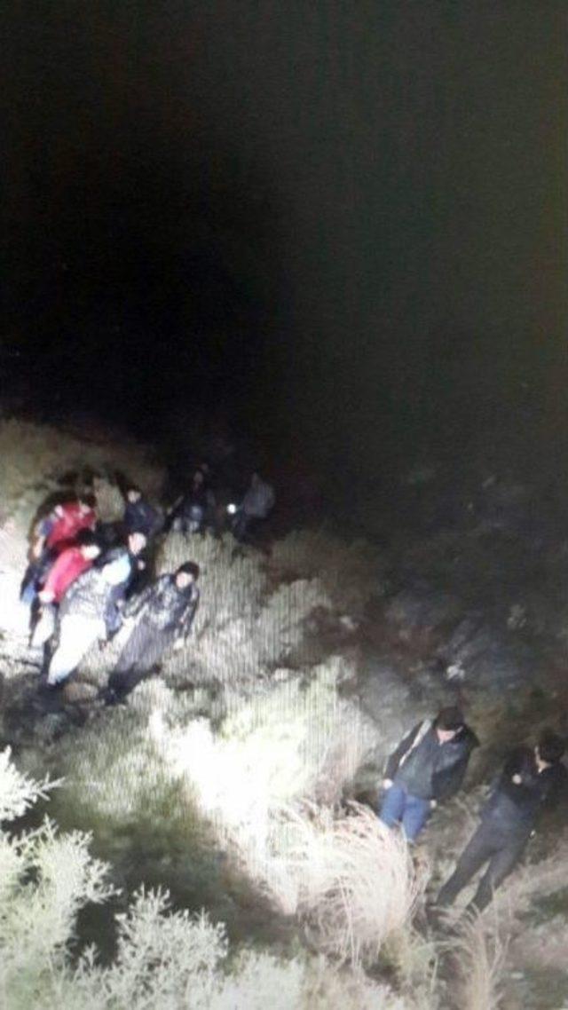 &Ccedil;&ouml;p Kamyonundan Suriyeli Ka&ccedil;ak G&ouml;&ccedil;men &Ccedil;ıktı 1