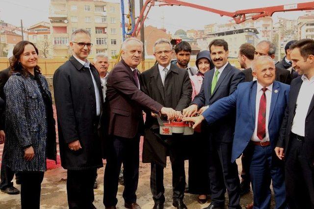 Adem Yavuz Modern Kapalı Pazaryeri Yükseliyor 1