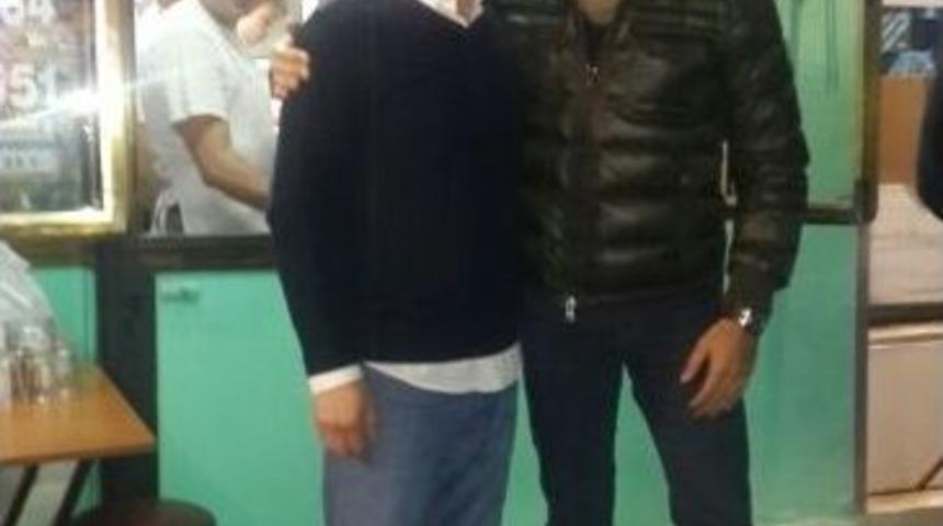 Burak &Ouml;z&ccedil;ivit Sevgilisi İle İskender Testi Yaptı