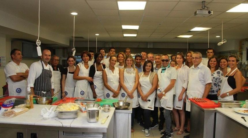 Fransa’dan Gelen 20 Kişilik Heyet Ege Lezzetlerine Hayran Kaldı