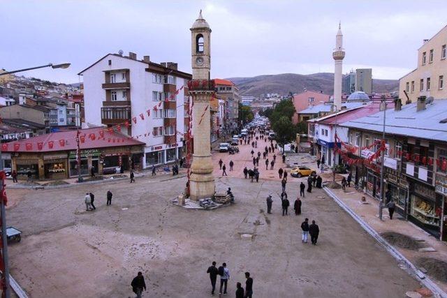 Cumhuriyet Caddesi’nde Yoğun Mesai