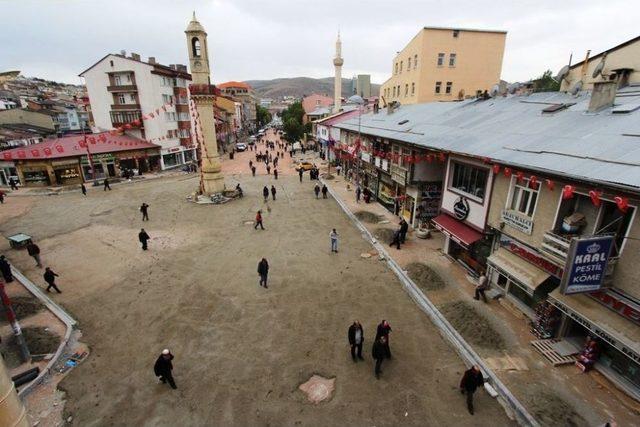 Cumhuriyet Caddesi’nde Yoğun Mesai