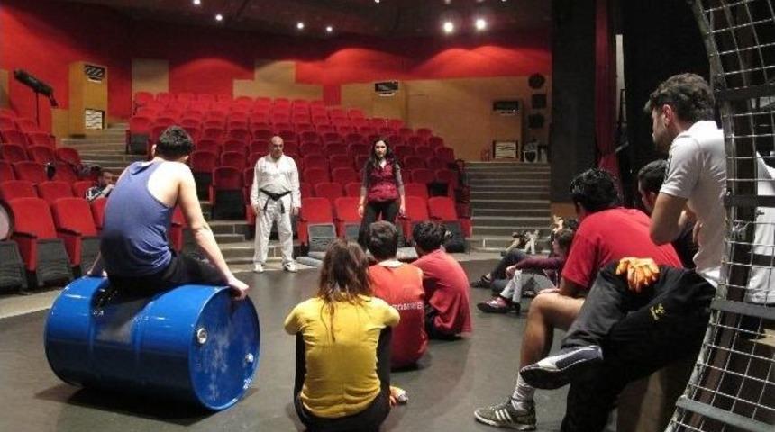 Abt Oyuncuları Hollywood Yıldızlarının Hocasıyla &Ccedil;alıştı