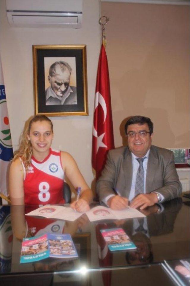 Nilüfer Belediyespor Cansu'yla Imzaladı