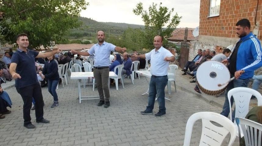 Burhaniye&rsquo;de D&uuml;ğ&uuml;nde 9 &Ccedil;eşit Yemek İkram Edildi