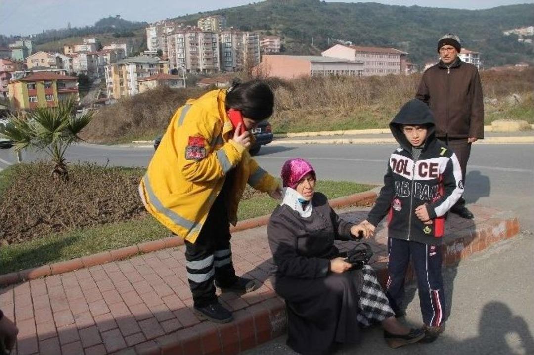 Otomobil İle Minib&uuml;s &Ccedil;arpıştı: 2 Yaralı