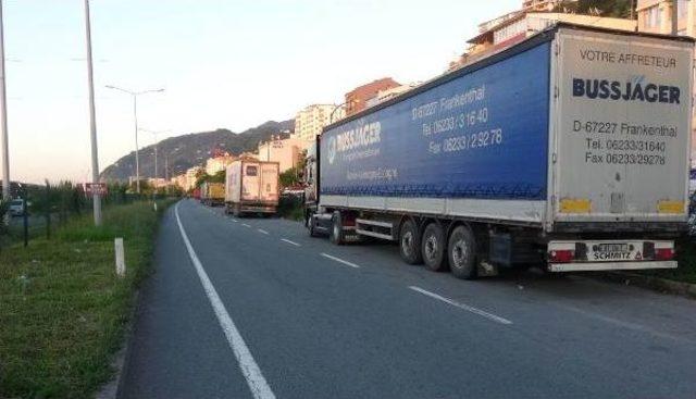 2 Arkadaşları Kazada Öldü, Tır Protestosu Yaptılar