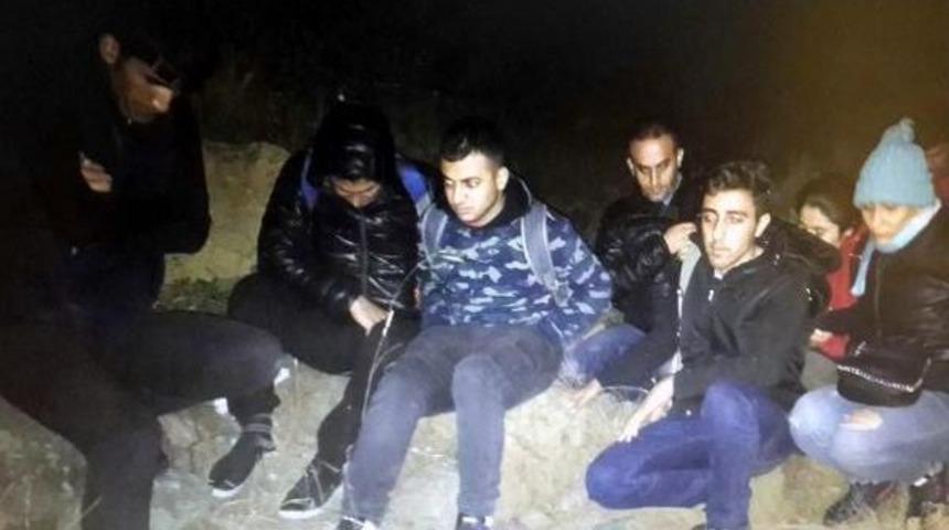 Geri D&ouml;n&uuml;ş&uuml;m Kamyonunda 12 Suriyeli Ka&ccedil;ak Yakalandı