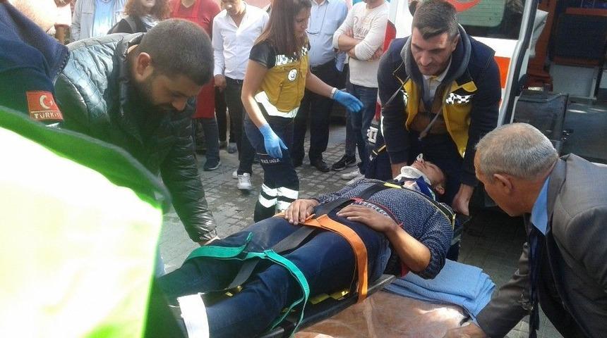 Motosiklet Ara&ccedil;ların Arasına Daldı: 1 Yaralı