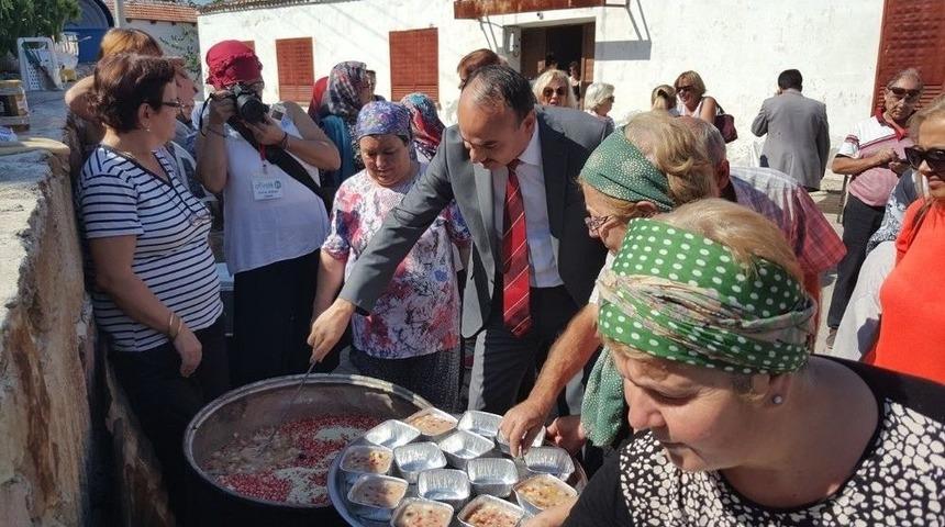 G&ouml;me&ccedil;&rsquo; De Aşure Hayrı