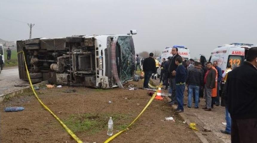 Hatay&rsquo;da Yolcu Otob&uuml;s&uuml; Devrildi: 2 &Ouml;l&uuml;, 15 Yaralı
