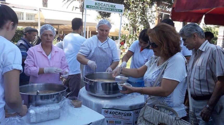 &Ouml;zel Okul &Ouml;ğrencileri Aşure Dağıttı