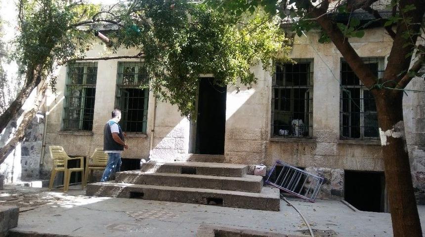 Yalnız Yaşayan Adamın Cesedini Tesisat&ccedil;ı Buldu